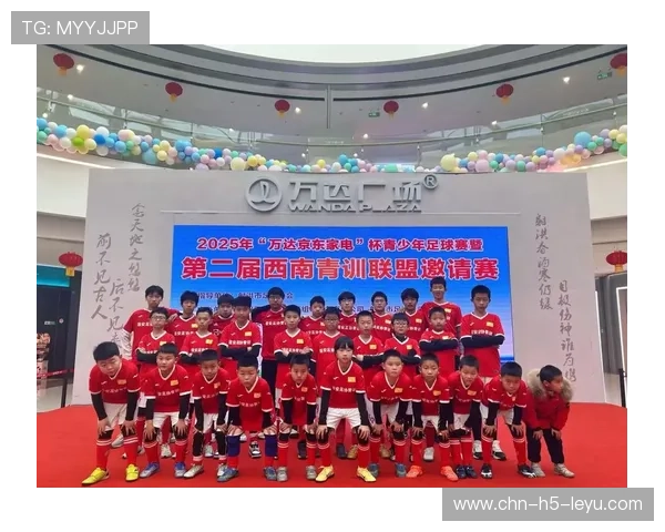 足球俱乐部青训营设立学员发展月度报告向家长反馈，足球青训发展方案