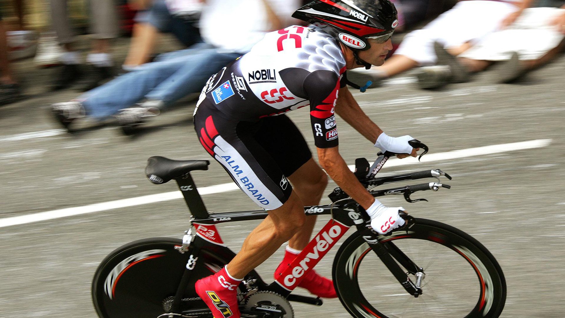 自由式滑雪选手比赛服功能性提升,自由式滑雪比赛项目